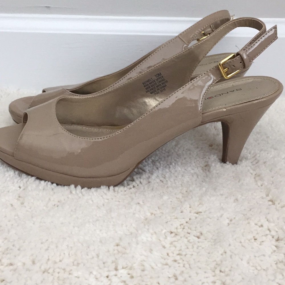 Bandolino Nude Patent Learher Sling Backs size 10 - Picture 4 of 7